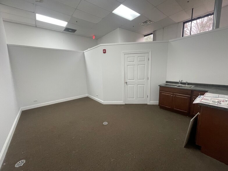 More Photos Of 16108 S Route 59, Plainfield General Retail For Lease