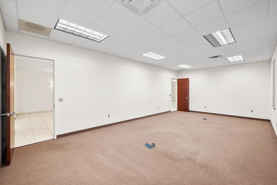 More Photos Of 820 Central Dr, Colleyville Office For Sale