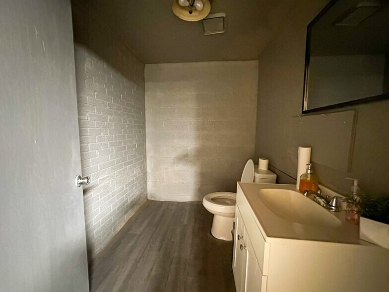 More Photos Of 310 E Denman Ave, Lufkin Storefront Retail Office For Sale