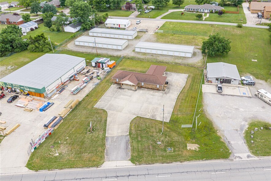 More Photos Of 706 W Broadway St, Spiro Medical For Sale