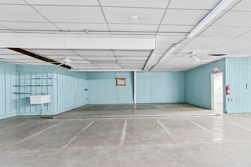 More Photos Of 2929 Clifty Dr, Madison Flex For Sale