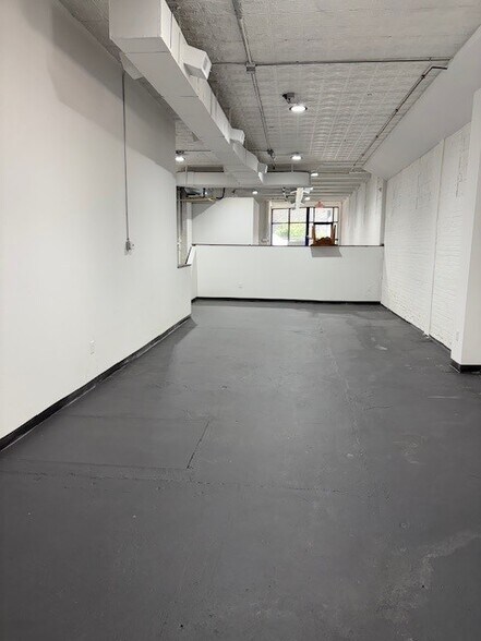 More Photos Of 85 Elm St, Bridgeport Storefront Retail Residential For Lease