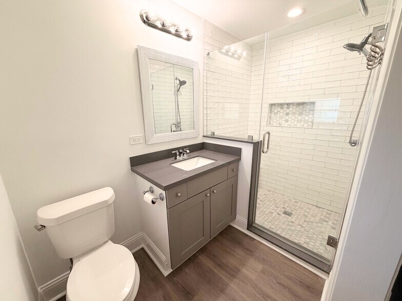 More Photos Of 2103 Taylor St, Waller Office For Sale