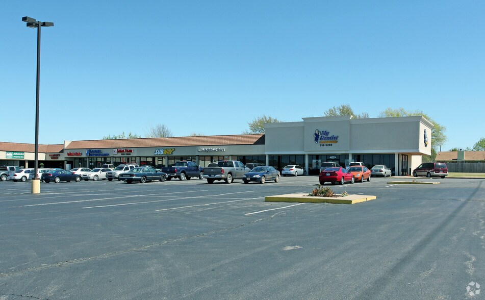 More Photos Of 723-821 W Danforth Rd, Edmond Unknown For Lease