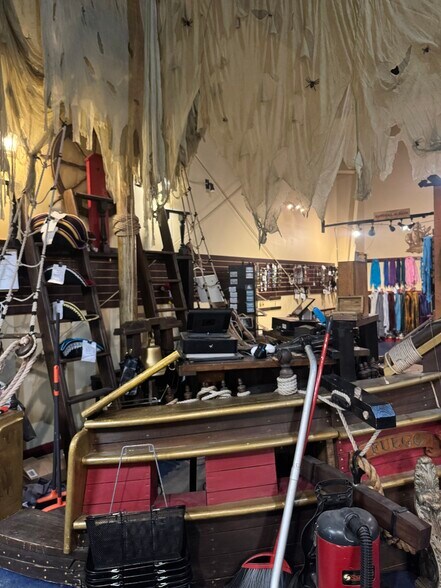 More Photos Of 4006 W Cayuga, Tampa Warehouse For Sale