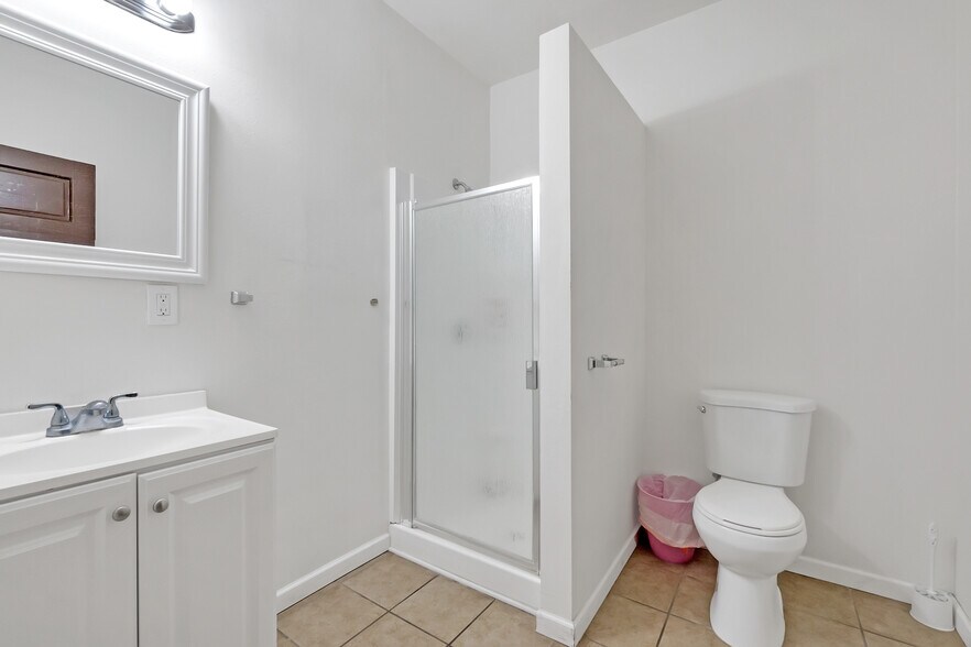 More Photos Of 800-808 N Avalon Blvd, Wilmington Storefront Retail Office For Lease