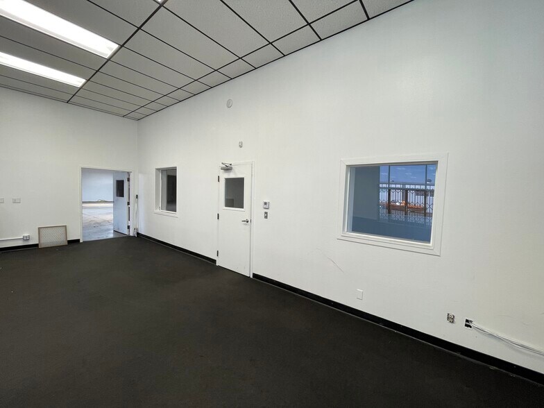 More Photos Of 3015 Kilson Dr, Santa Ana Warehouse For Lease