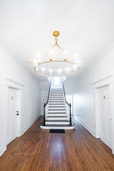 More Photos Of 306 E Victory Dr, Savannah Apartments For Sale