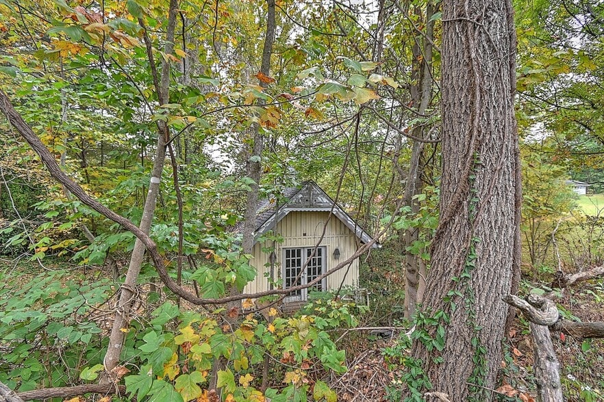 More Photos Of 1203 E Jackson Blvd, Jonesborough Office Residential For Sale