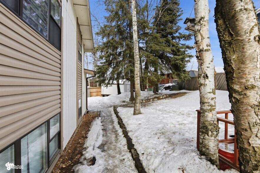 More Photos Of 12521 Tanada Loop, Anchorage Multifamily For Sale