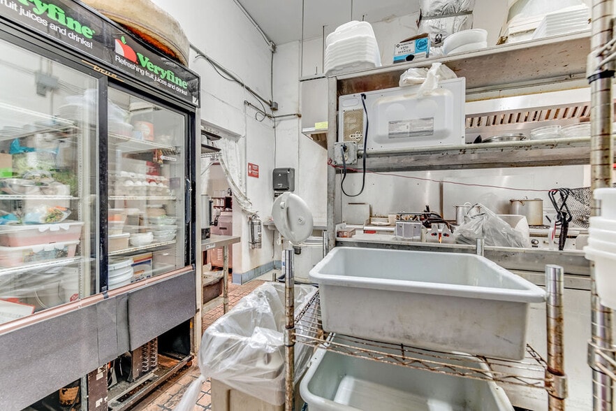 More Photos Of 300-306 Seabreeze Blvd, Daytona Beach Storefront Retail Office For Sale