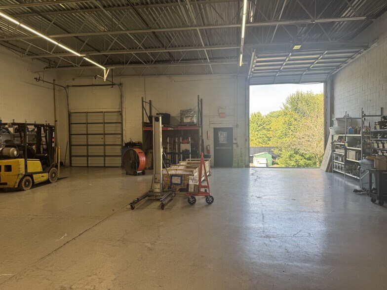 More Photos Of 1001 Pulinski Rd, Warminster Township Warehouse For Lease