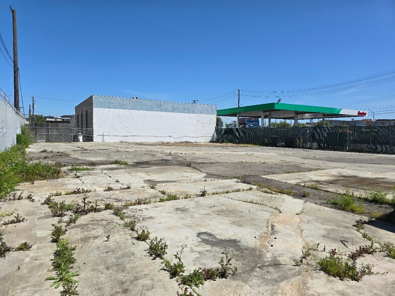 More Photos Of 410 Kennedy St, Oakland Land For Lease