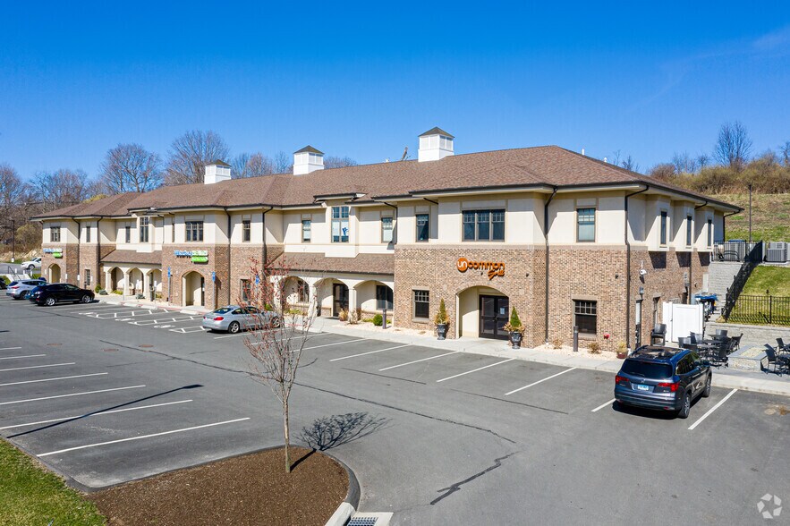Primary Photo Of 777 Echo Lake Rd, Watertown Office For Lease