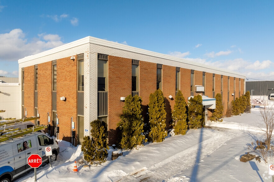 More Photos Of 2117-2129 Rue Berlier, Laval Manufacturing For Lease