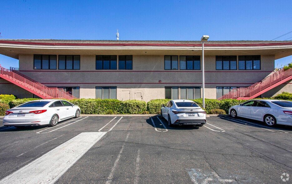 More Photos Of 3509 Coffee Rd, Modesto Office For Lease