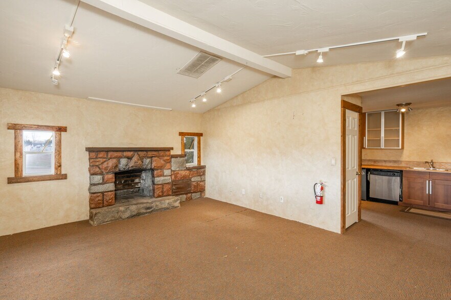 More Photos Of 815 S Dunivin Ln, Dewey Office For Sale