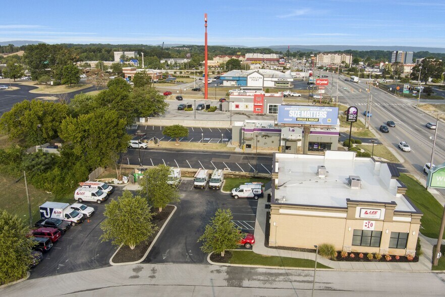 More Photos Of 7308 Shallowford Rd, Chattanooga Storefront Retail Office For Sale