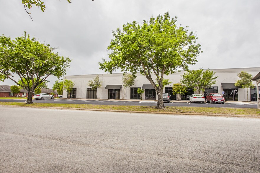 More Photos Of 150 Settlement Dr, Bastrop Medical For Lease