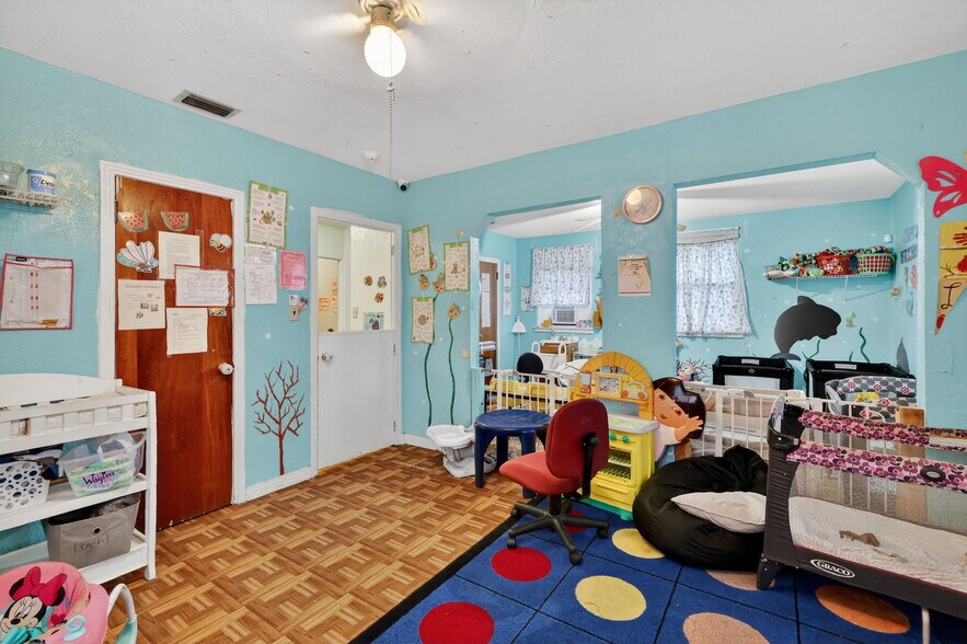 More Photos Of 4075 N County Road 19A, Mount Dora Daycare Center For Sale