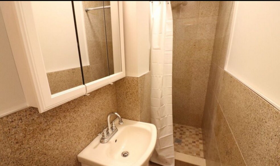 More Photos Of 300 N 8th St, Brooklyn Apartments For Sale