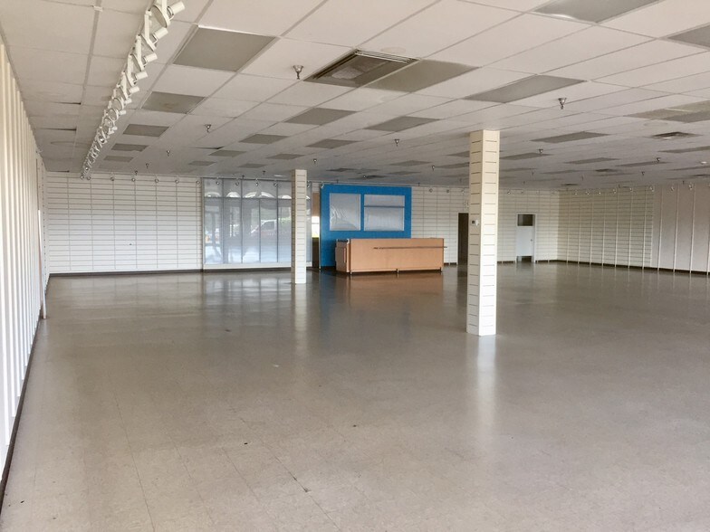 More Photos Of 5600 Milgen Rd, Columbus Storefront For Lease