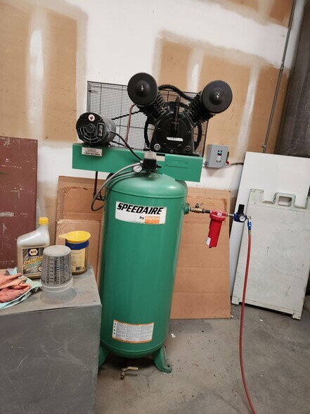 More Photos Of 1111 Willowbrook Dr, Greensboro Light Manufacturing For Sale