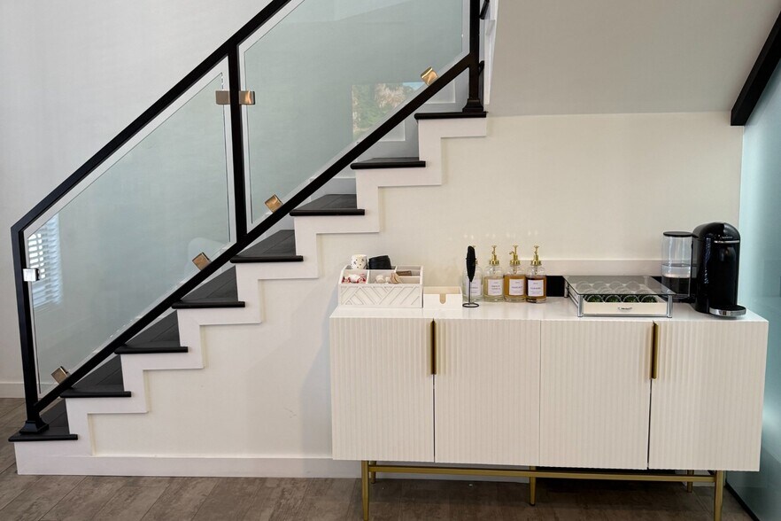 More Photos Of 207 W Alameda Ave, Burbank Office For Sale