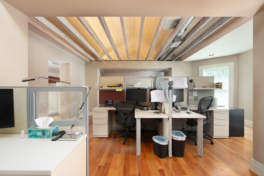 More Photos Of 146 E Third St, Lexington Office For Lease