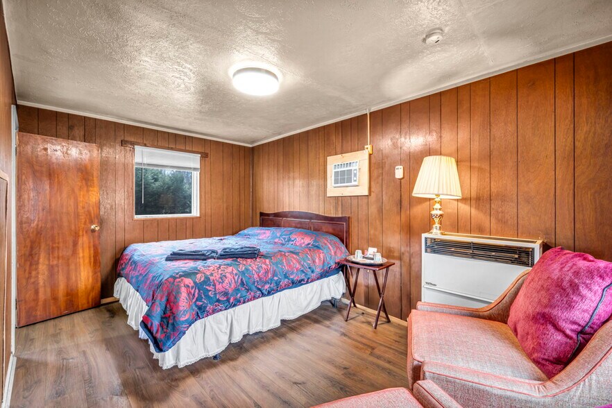 More Photos Of 44077 Oberlin Elyria Rd, Oberlin Hotel For Sale