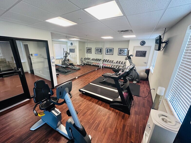 More Photos Of 4450 Rhea County Hwy, Dayton Hotel For Sale