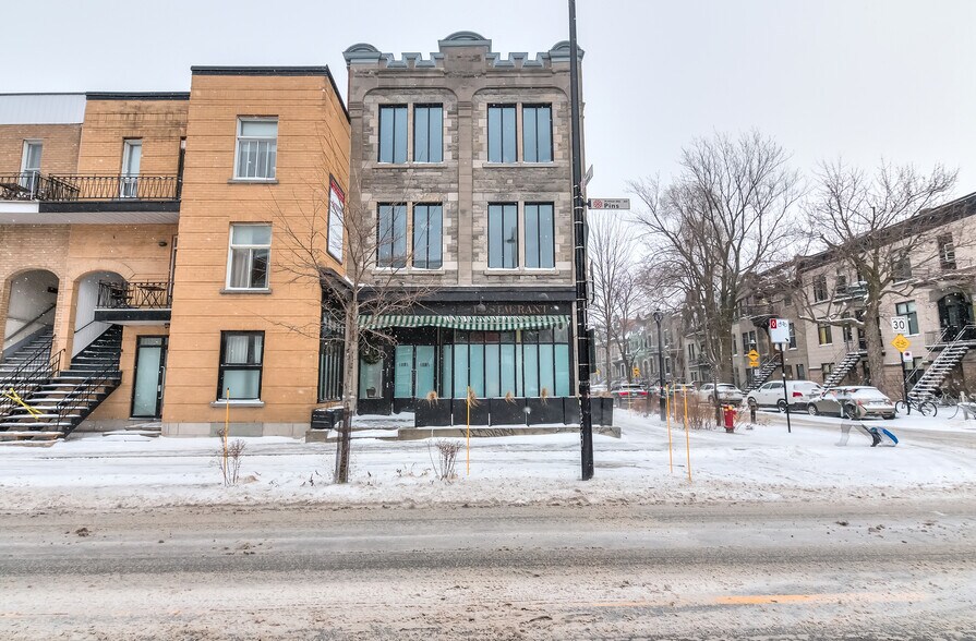 More Photos Of 250 Av Des Pins E, Montréal Storefront Retail Residential For Lease