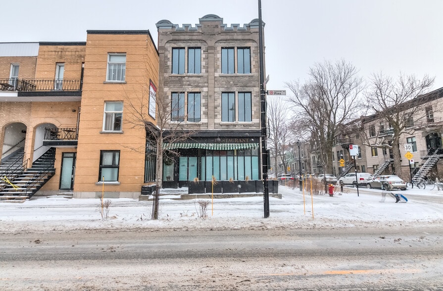 More Photos Of 250 Av Des Pins E, Montréal Storefront Retail Residential For Sale