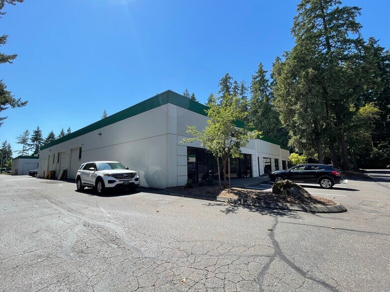 More Photos Of 17400 SW Upper Boones Ferry Rd, Portland Showroom For Lease