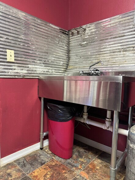 More Photos Of 15 Main St, Mammoth Spring Office For Sale