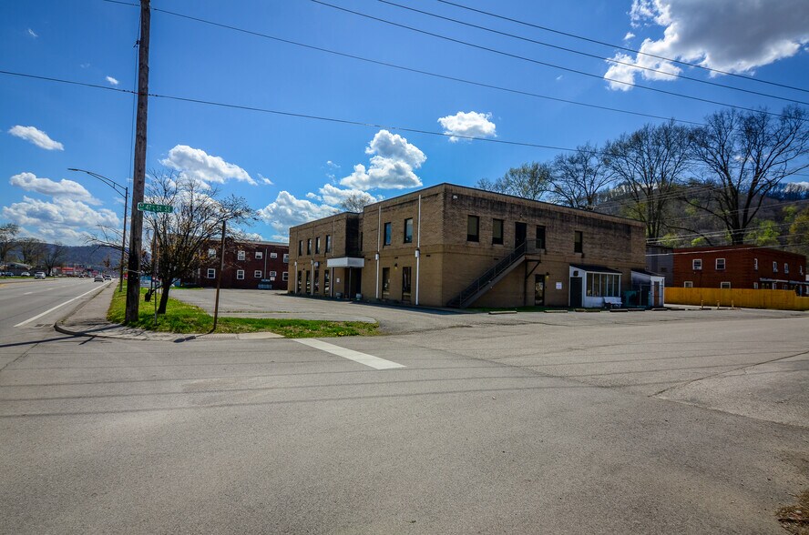 More Photos Of 4701 MacCorkle Ave SE, Charleston Medical For Sale