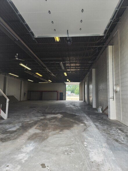 More Photos Of 103 Quarry Rd, Rochelle Warehouse For Lease