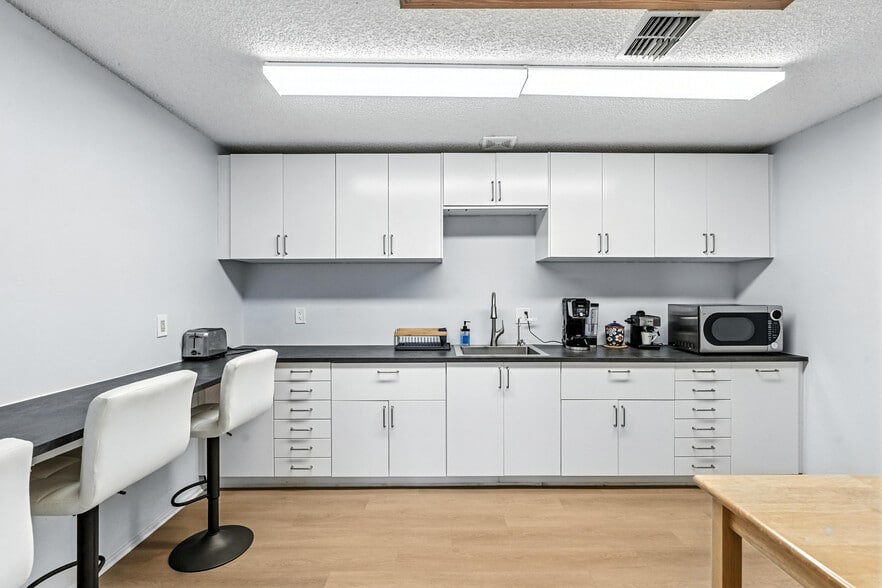 More Photos Of 8431 Baymeadows Way, Jacksonville Loft Creative Space For Lease