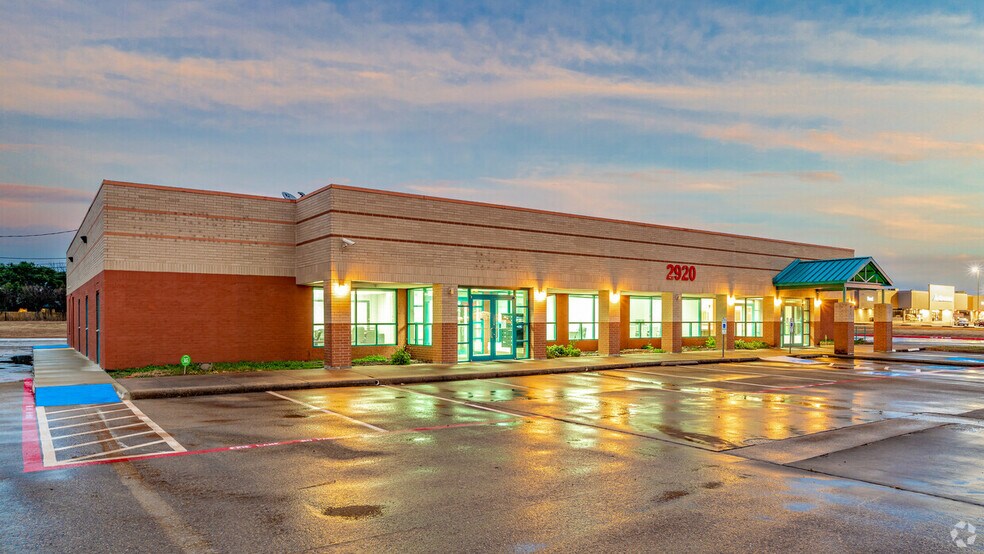 More Photos Of 2920 Motley Dr, Mesquite Medical For Lease