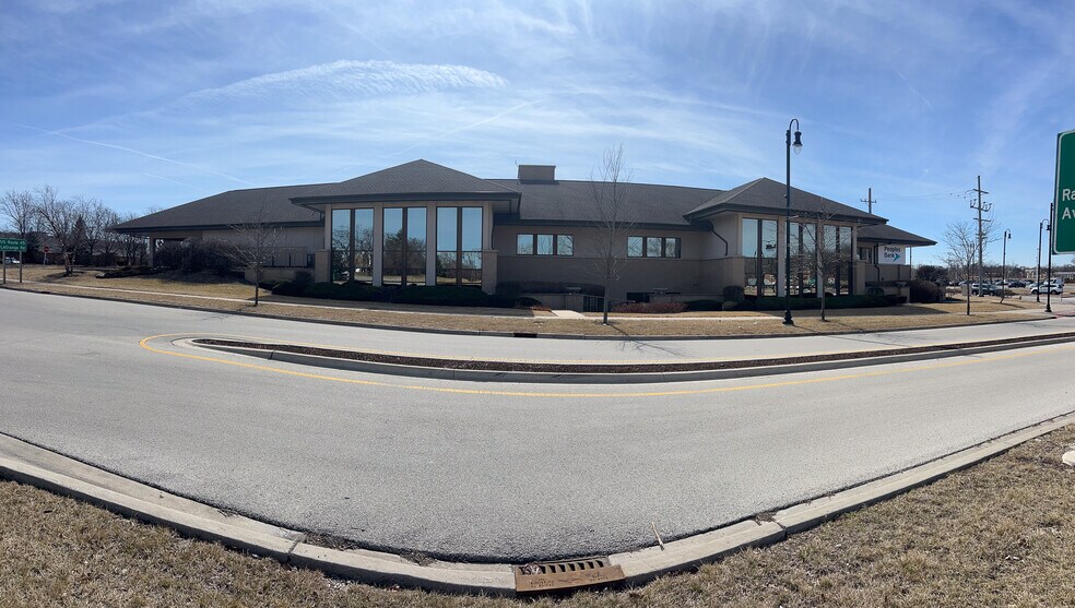 More Photos Of 14711 S Ravinia Ave, Orland Park General Retail For Sale