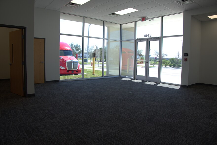 More Photos Of 3240 Clover Ridge Ave, Ruskin Unknown For Lease