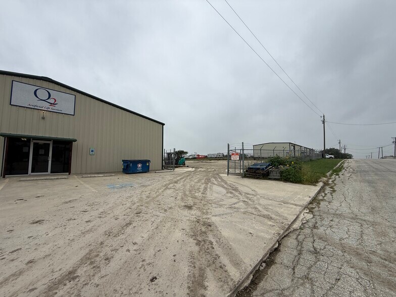 More Photos Of 115 Wyoming Blvd, Pleasanton Warehouse For Lease
