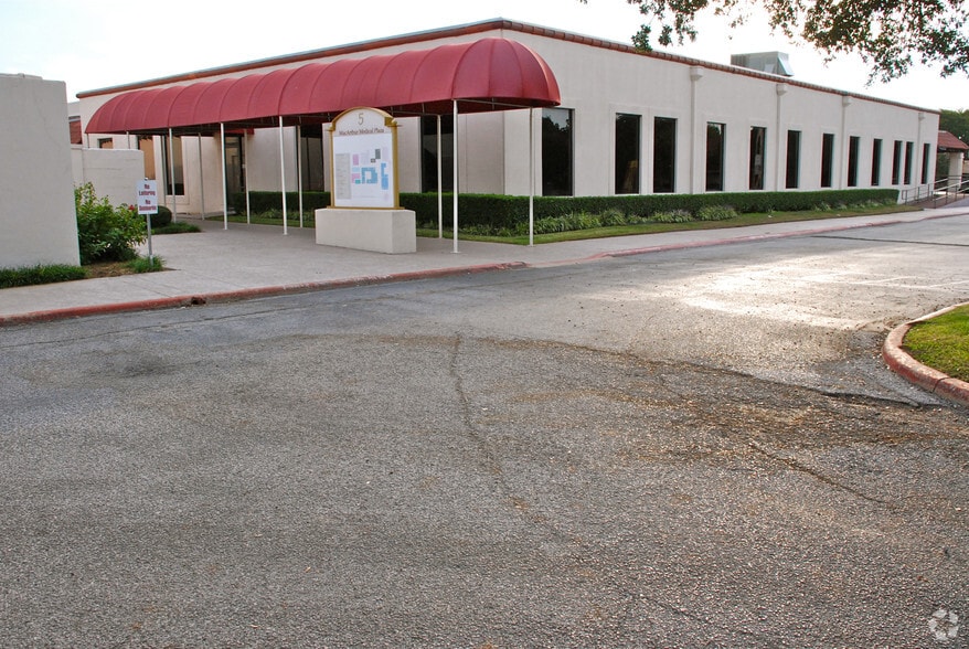 More Photos Of 3501 N Macarthur Blvd, Irving Medical For Sale