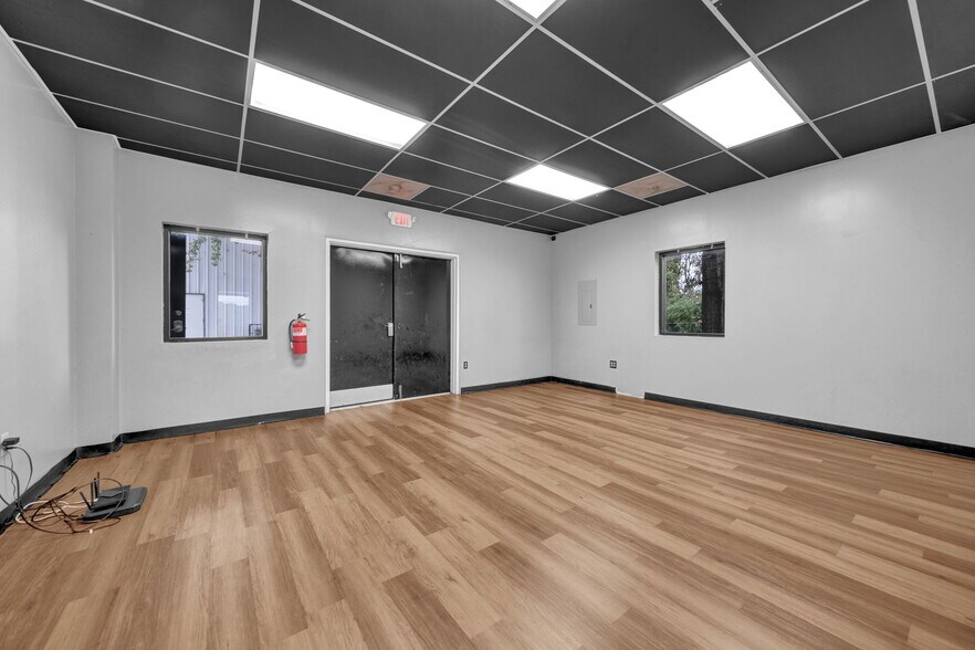 More Photos Of 5079 Old Summer Rd, Memphis General Retail For Sale