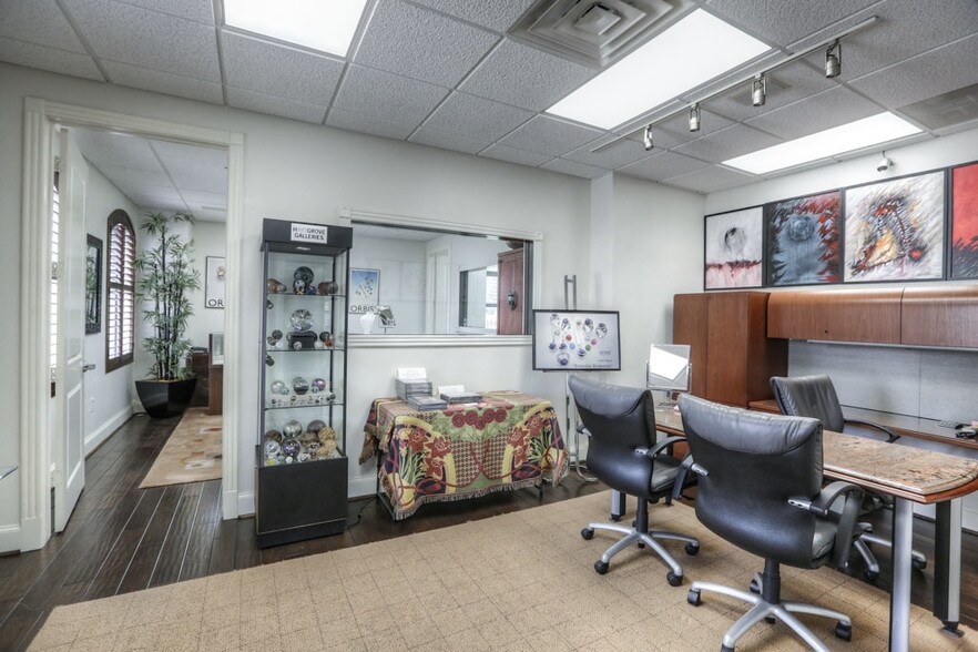More Photos Of 5905 Winsome Ln, Houston Office For Sale