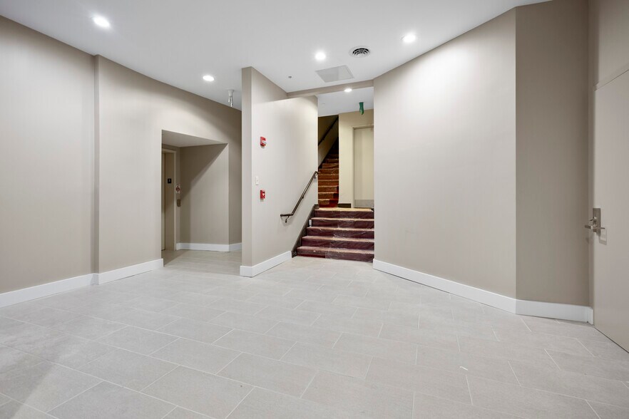 More Photos Of 22 Clinton Ave, Albany Office For Sale