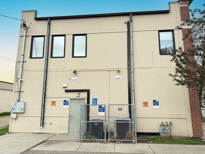 More Photos Of 546 Rice St, Saint Paul Office For Sale