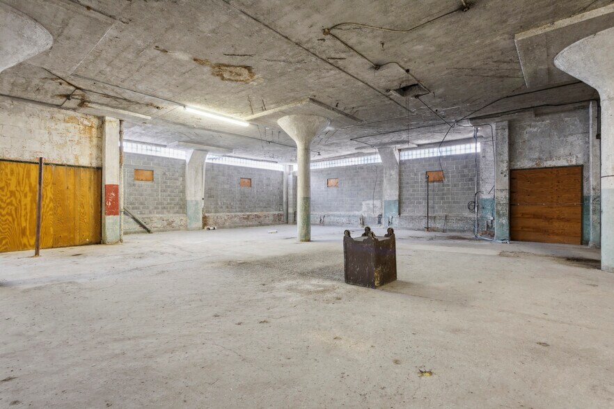 More Photos Of 1900 S Christopher Columbus Blvd, Philadelphia Freestanding For Sale