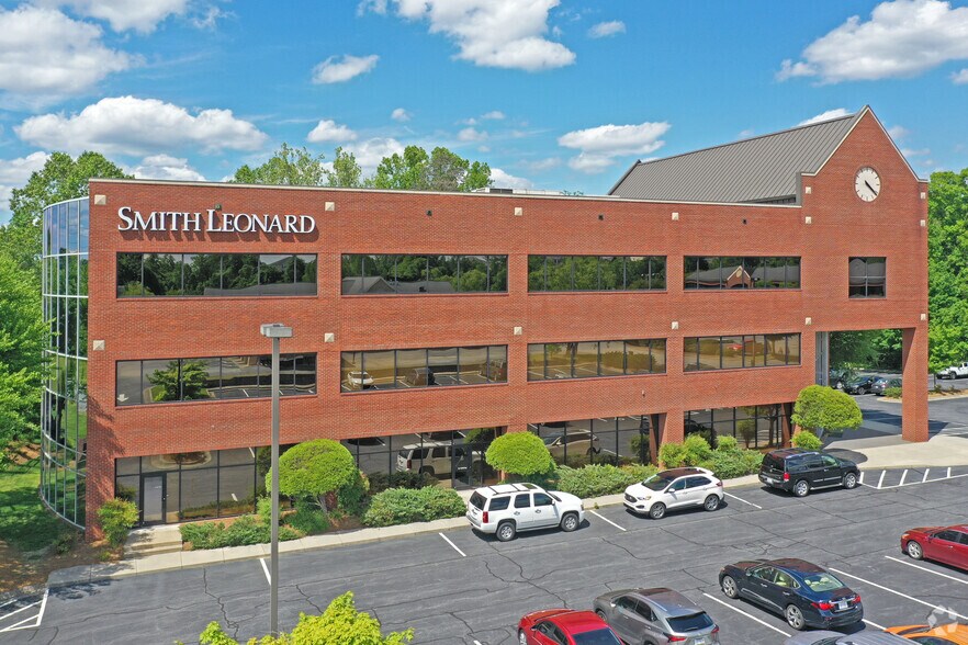 More Photos Of 4035 Premier Dr, High Point Office For Lease