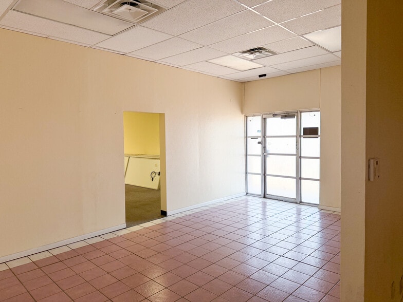 More Photos Of 3850 South Fwy, Fort Worth Flex For Sale